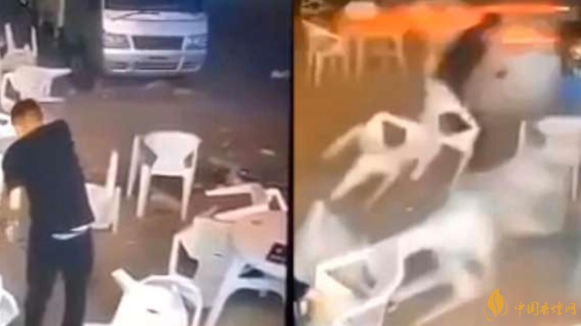 警方通報小車沖過夜市撞飛數人 這一幕太驚險了!