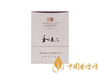 2020白沙和天下價格表和圖片 2020和天下香煙是白沙牌香煙中的一種,說起和天下香煙,相信大家都認識,和天下是高端香煙品牌,隸屬于湖南中煙工業有限責任公司,那么,2020年白沙和天下多少錢一包呢?趕緊來看看吧! 和天下香煙 和天下香煙時尚大氣的包裝 簡潔流暢的線條 以紫色為主色調的搭配 無一不顯示出和天下的不凡紫色在中國傳統里是尊貴的顏色,如北京故宮又稱為“紫禁城”亦有所謂“紫氣東來” 口感上此款雅香綿滑,香氣醇和,余味純凈,實屬難得一見的神品啊! 系列產品 和天下(尊尚中支) 類型: 烤煙型 煙氣煙堿量: 0.0 mg 煙長: 84 mm 過濾嘴長: 25 mm 包裝形式: 條盒硬盒 單盒支數: 20 銷售形式: 國產內銷 生產狀態: 待上市 備注: 白沙和天下尊尚中支 和天下(尊尚5000) 類型: 烤煙型 煙氣煙堿量: 0.0 mg 煙長: 88 mm 過濾嘴長: 25 mm 包裝形式: 條盒硬盒 單盒支數: 20 銷售形式: 國產內銷 生產狀態: 已上市 備注: 白沙和天下尊尚5000 白沙(硬和天下雙中支) 單盒參考價: 90 元 條盒參考價: 900 元 條盒批發價: 763.2 元 小盒條形碼: 6901028204798 條包條形碼: 6901028204804 白沙(和天下天下韶山) 單盒參考價: 100 元 條盒參考價: 1000 元 小盒條形碼: 6901028196925 條包條形碼: 6901028196932 白沙(軟和天下檀香) 單盒參考價: 100 元 條盒參考價: 1000 元 條盒批發價: 763.2 元 白沙(和天下細支) 單盒參考價: 100 元 條盒參考價: 1000 元 條盒批發價: 720.8 元 小盒條形碼: 6901028196048 條包條形碼: 6901028196055 白沙(軟和天下) 單盒參考價: 100 元 條盒參考價: 1000 元 條盒批發價: 720.8 元 小盒條形碼: 6901028196017 條包條形碼: 6901028196024 白沙(和天下) 單盒參考價: 100 元 條盒參考價: 1000 元 條盒批發價: 848 元 小盒條形碼: 6901028196925 條包條形碼: 6901028196932 通過以上的信息可以了解到2020年白沙和天下的價格,以上就是香煙網為您提供的關于2020白沙和天下價格表和圖片,白沙和天下多少錢一包?的信息,想要了解更多的信息請來關注香煙網吧!白沙和天下多少錢一包?