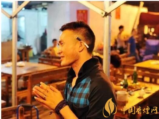 香煙夾耳朵上是怎么來的,耳夾煙是男人的專利